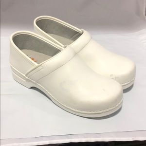 dansko women's pro xp mule shoe